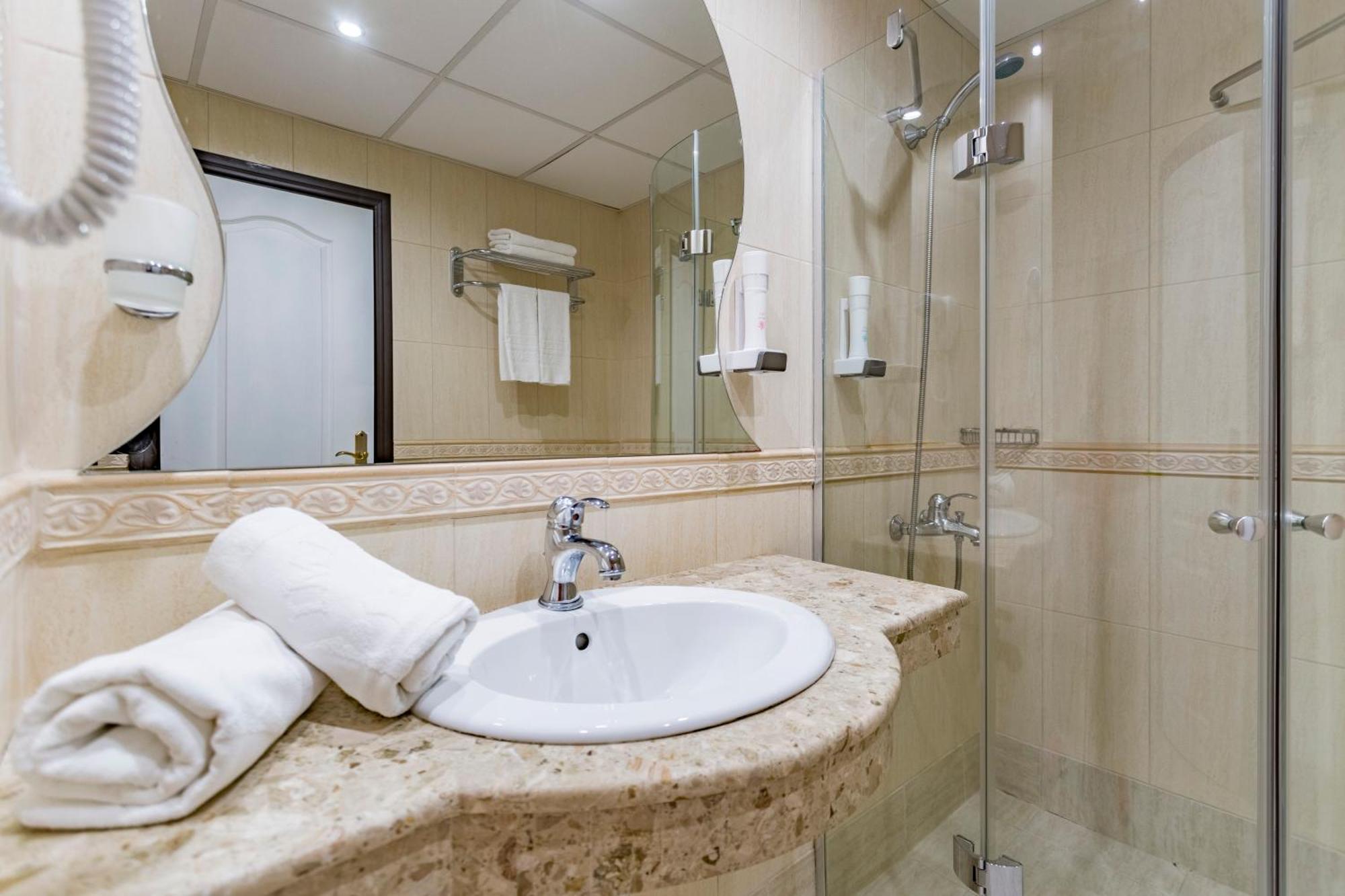 Deluxe Double or Twin Room Front Sea View